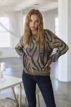 Load image into Gallery viewer, Tiger Print Long Sleeved Round Neck Sweater
